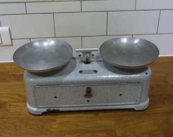 Balance style vintage écrue et argentée Retro | Maisons du Monde