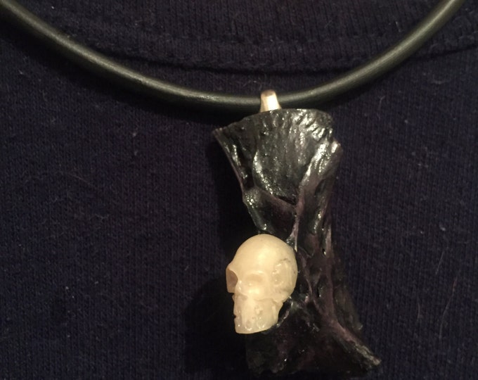 The original suspension with a bone skull and beautiful fish bone.