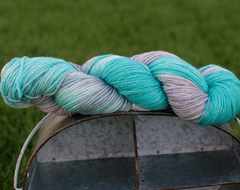 Hand dyed worsted weight yarn in aqua and silver , Indie worsted weight wool, Hand dyed aqua and grey superwash yarn