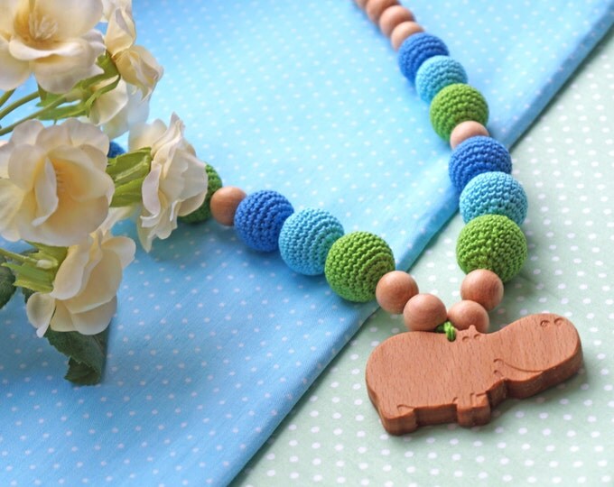 Nursing necklace / Teething necklace / Babywearing necklace with a pendant