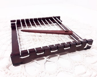 Dark Brown Mini weaving loom for kids creativity promotion, 5 x 5 inch weaving loom starter kit, mini Tissage, mini Weefraam, Webrahmen