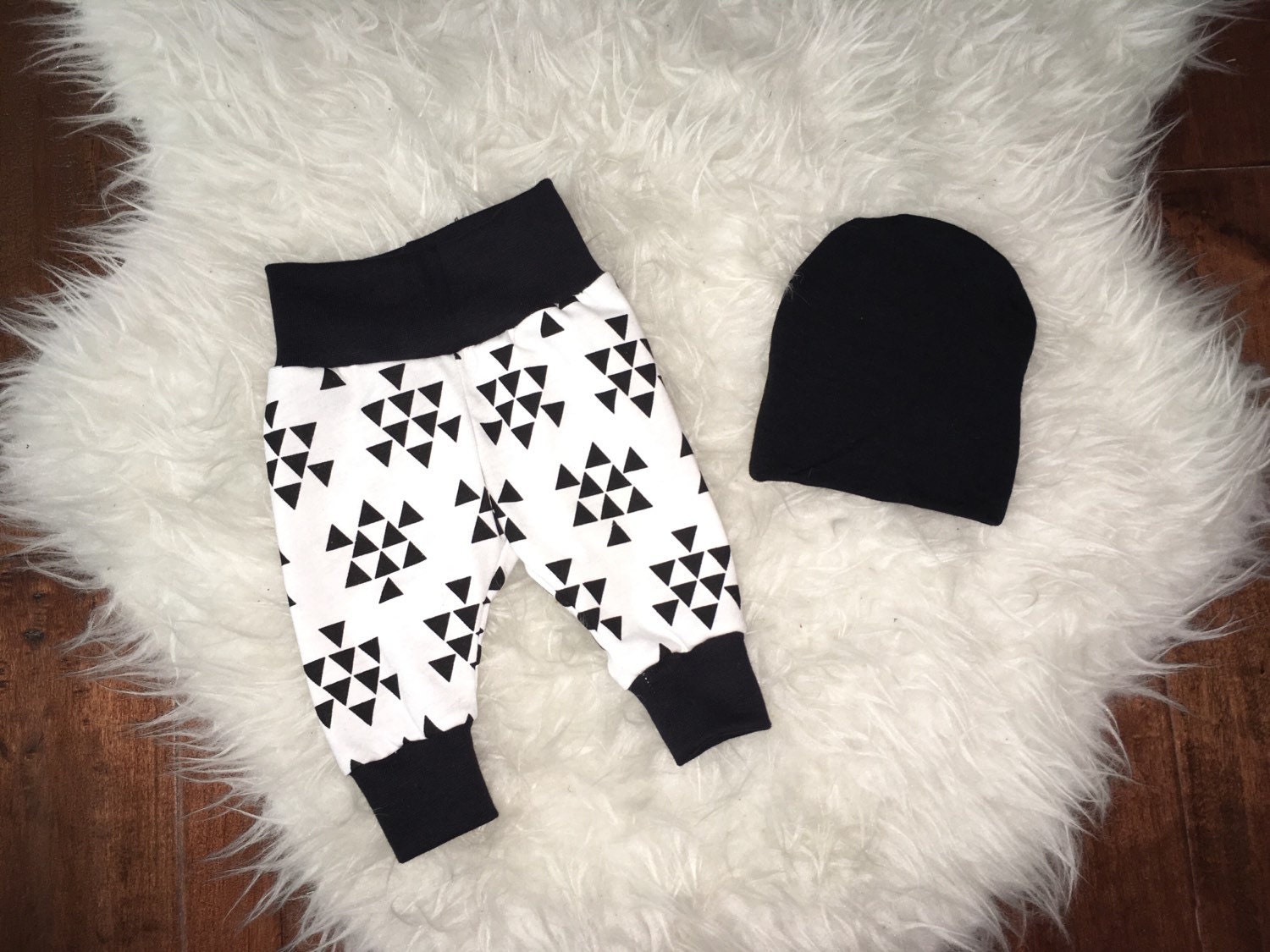 NEWBORN SET baby leggings and matching beanie triangle
