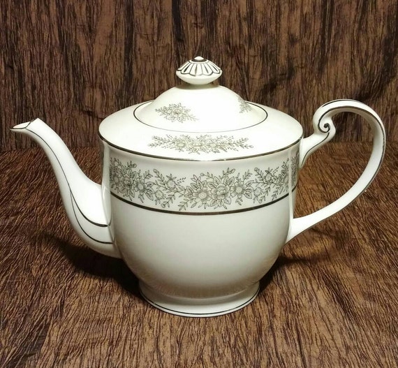 Seyei Fine China teapot Brilliant 3208 free