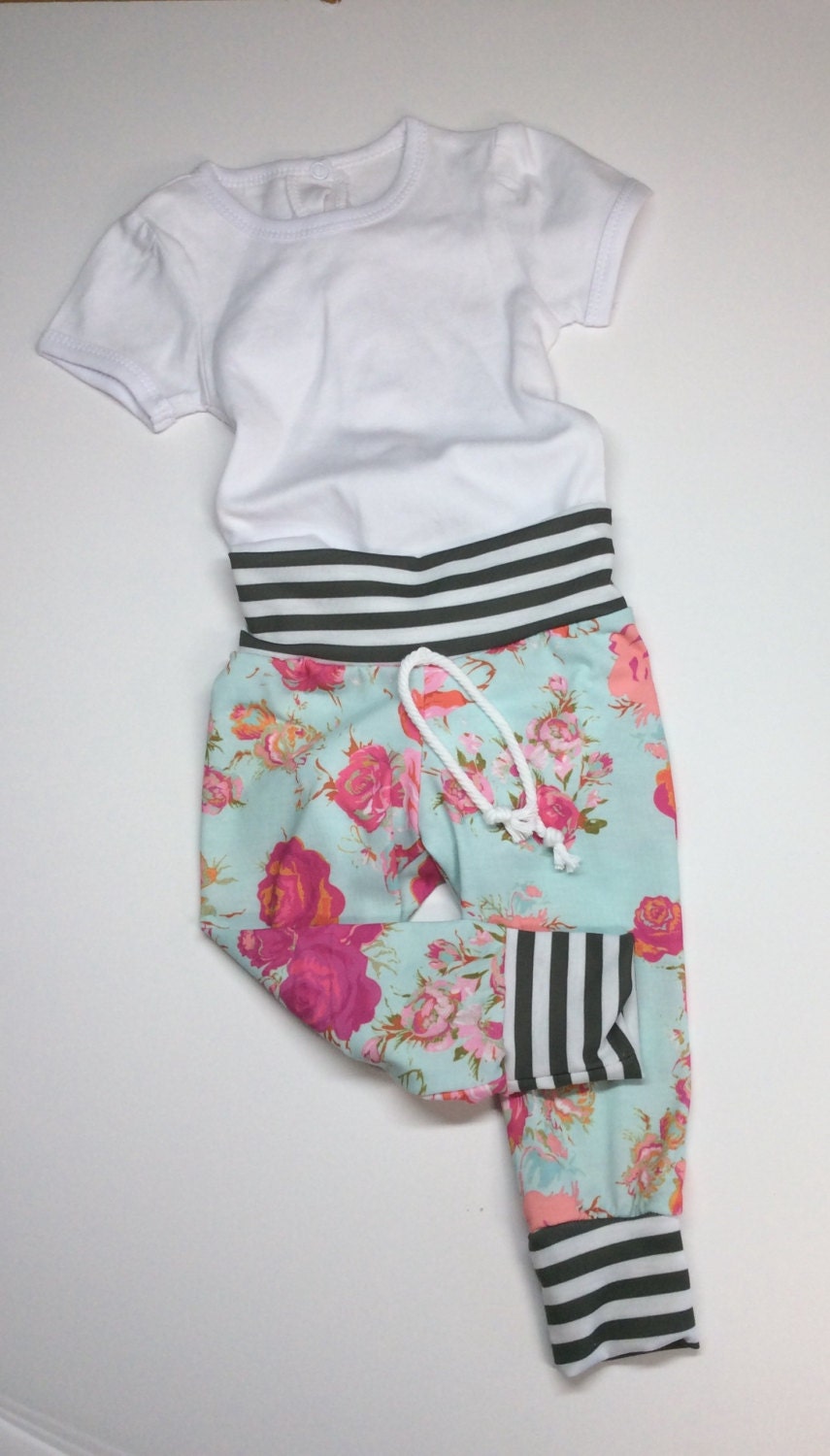 Organic baby clothes Newborn girl take home outfit by Peekarookid