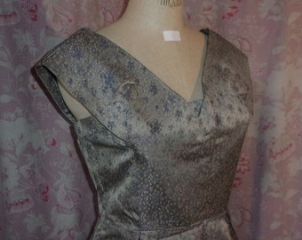 A pretty dress vintage 50s/60s