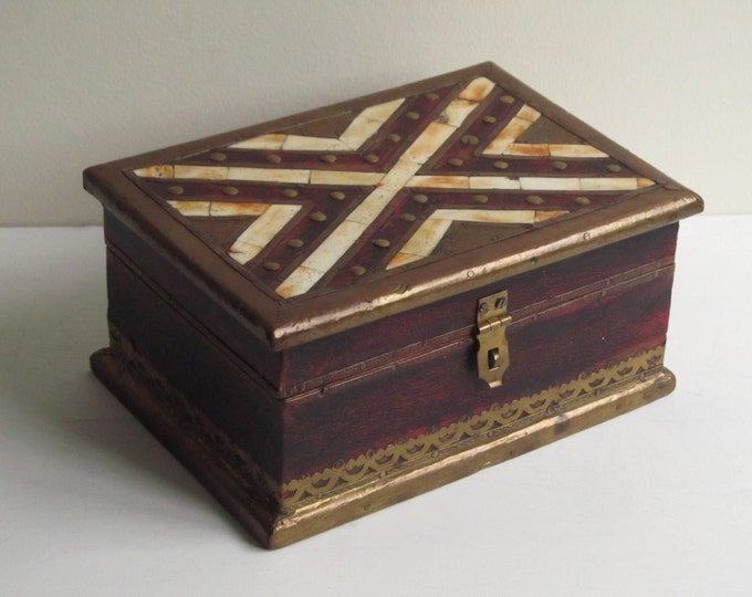 Wooden Jewellery storage box, trinket box, games box, possibly made in India. Eco friendly office storage, keepsake memory box