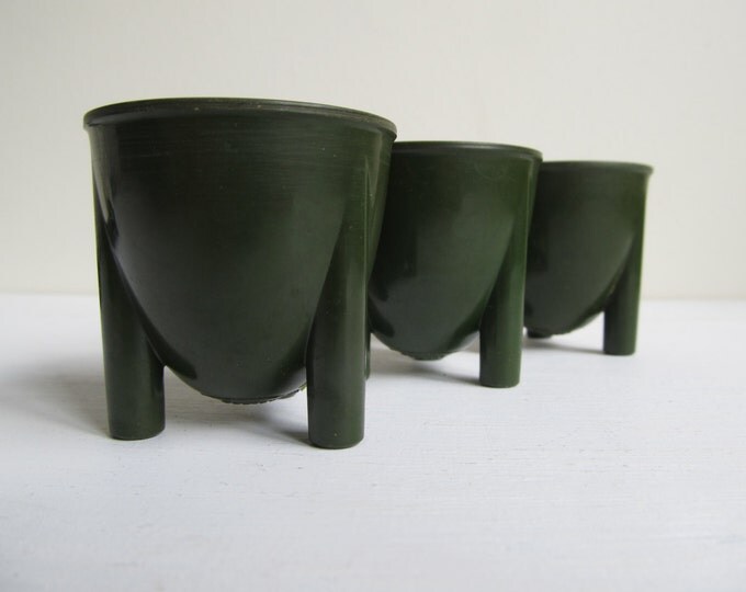 Art Deco Egg cups, Atomic era olive green bakelite on black stand, BEX made in England set of 3 vintage breakfast collectible kitchenalia