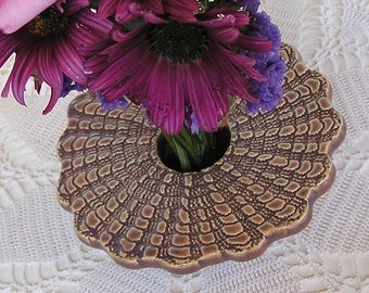 Petite Doily Lace Ikebana Pottery Vase . tan