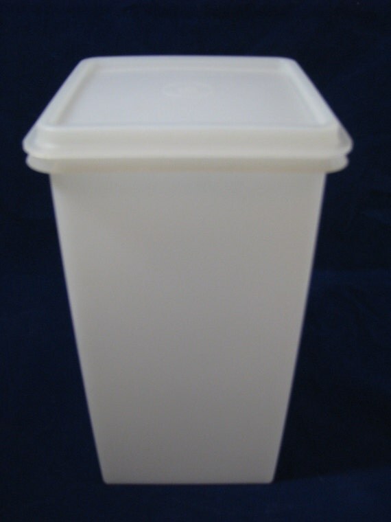 Vintage Tupperware Saltine Cracker Keeper Canister Container