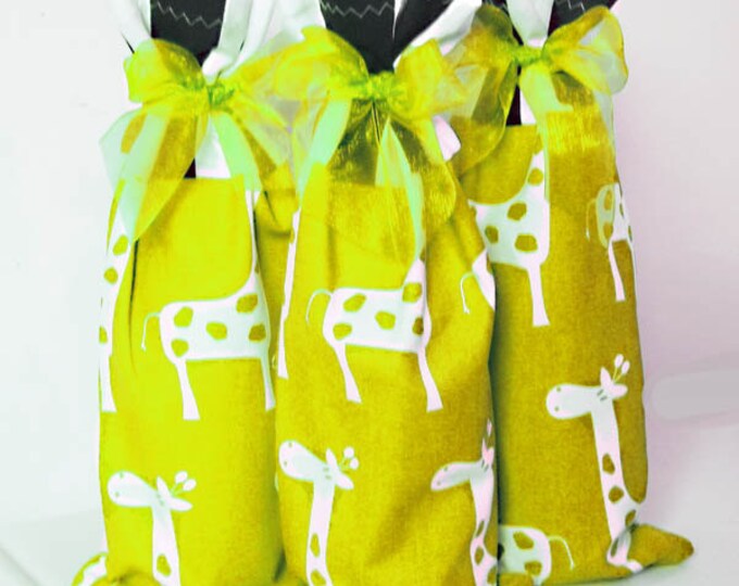 Baby Shower Hostess Gifts, Wine Bags 3 pack, wine sacks, giraffe print wine bag set, wine lover gift, baby shower favor bags, wine bag set