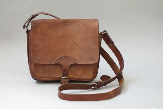 Small cross body leather purse 1970 by cubevintage