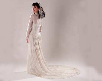 Vintage 1940s Lace Wedding Dress - Ecru Old Hollywood - Bridal Fashions