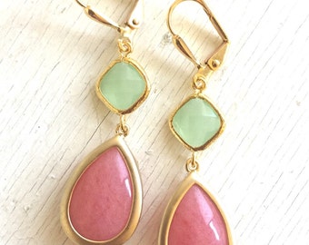 Bridesmaids Earrings in Coral Pink and Mint. Dangle Earrings. Drop Earrings. Bridesmaid Earrings. Drop Earrings. Gift. Wedding Jewelry.