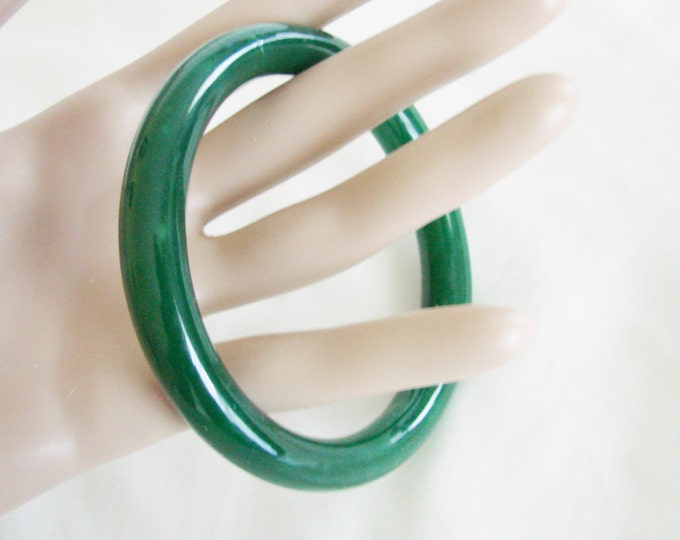 Peking Glass Jade Green Bangle Bracelet / Vintage Jewelry / Jewellery