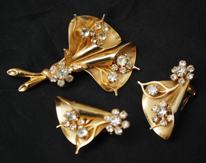 Flower Brooch and Earrings set - gold plated - rhinestone - floral - Designer signed Weiss NY -mid century