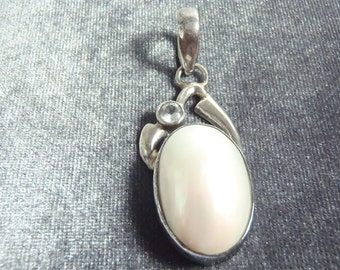 Sterling Silver Blue Topaz Mother of Pearl Pendant P121