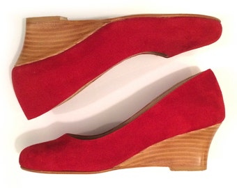 Emma Red. Romantic low heels shoes in red suede. Free shipping handmade wedge shoes