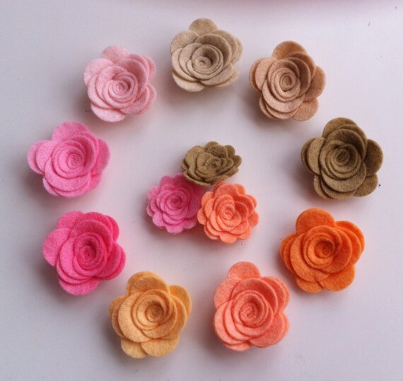 12 Hand made pink/blush felt 3d flowers/roses & leaves. Felt