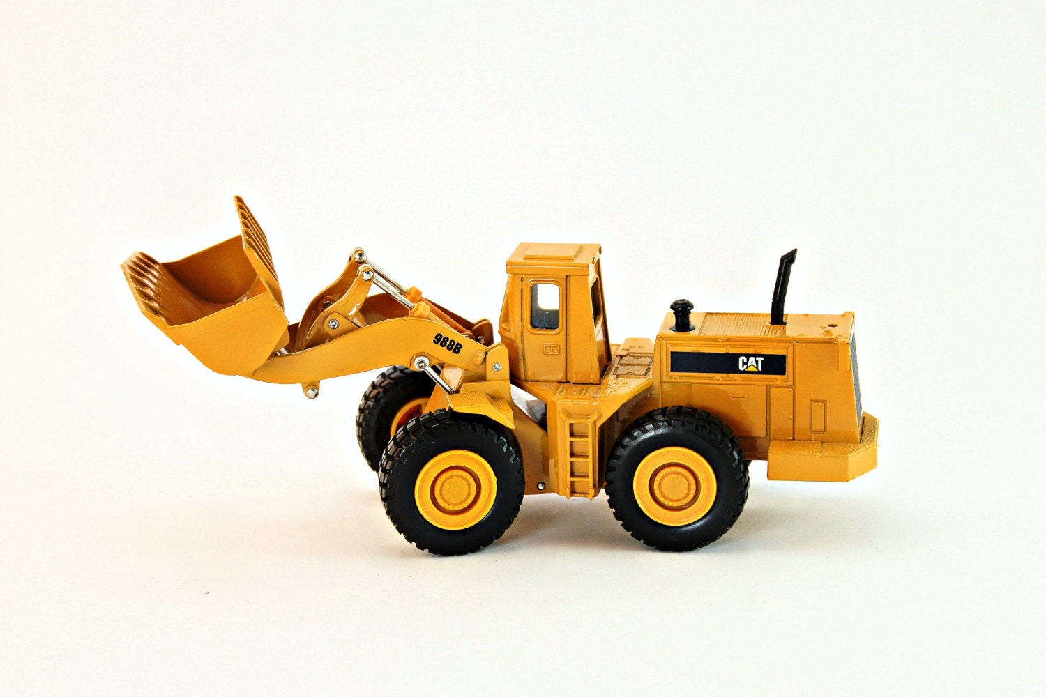 caterpillar replica toys