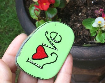 Love painted beach rock, art painted stone, art painted rock, heart artwork, heart painted rock, boho decor, beach decor