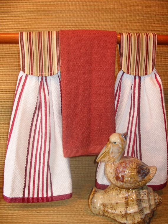 3 Towels2 Hanging with 1 Matching Dish Towel White