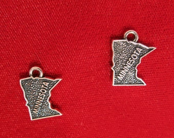 10pc "Minnesota" charms in antique silver style (BC947)