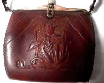 Vintage Art Nouveau handbag from the mid 20's in very nice condition.