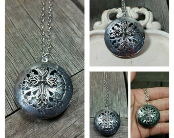 Cross Essential-Oil Diffusing Necklace Locket / aromatherapy