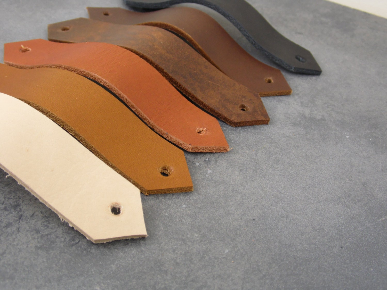 Genuine Leather Drawer Handles / Handles / by BengjyMinu