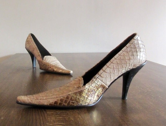 90s pointy toe alligator shoes vintage stiletto heel pumps