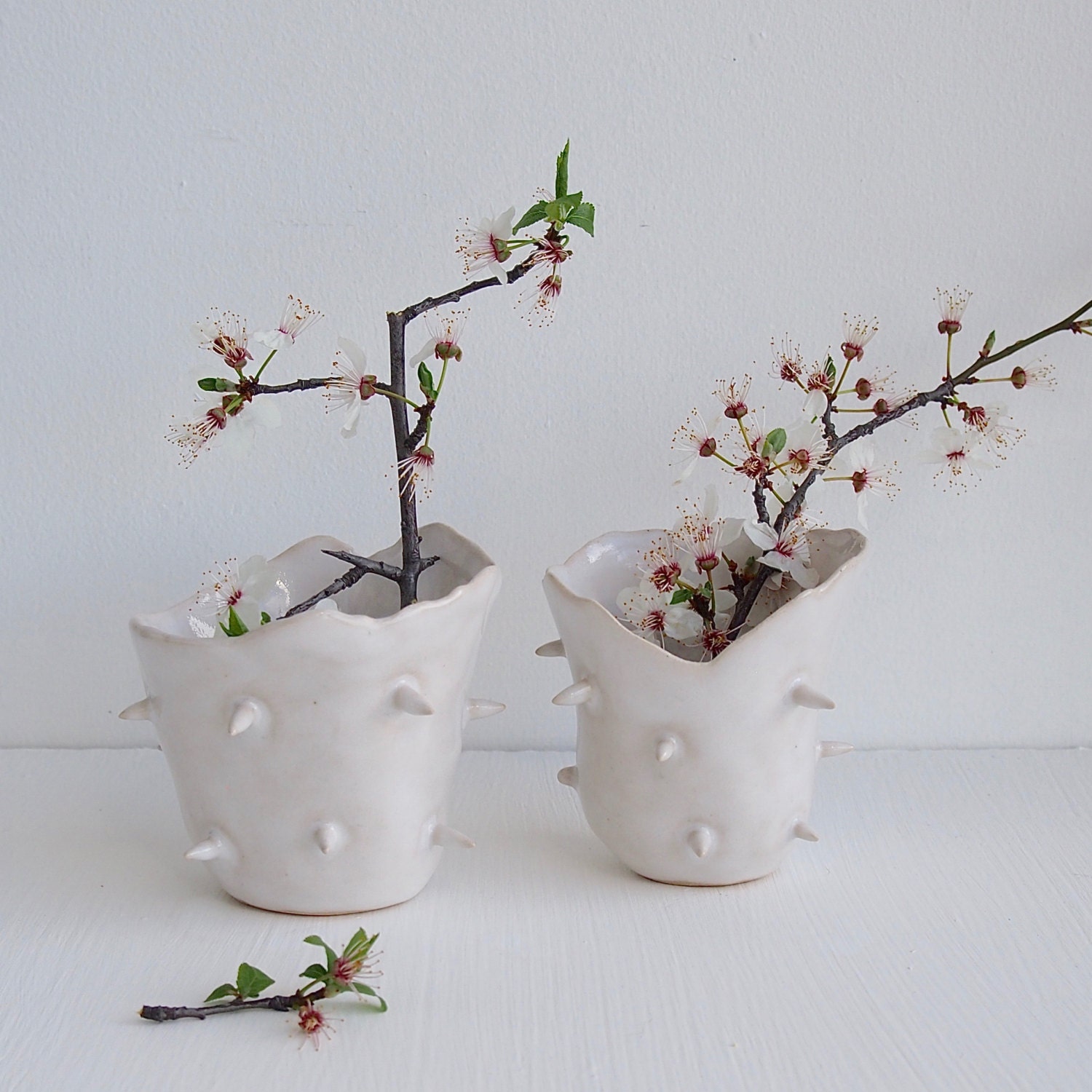 White ceramic spiky vase white flower vase ceramic by