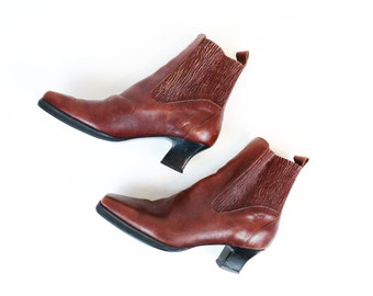 New Year Sale /// Vintage 70s Brown Leather Chelsea Boots size 6