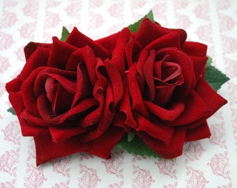 Beautiful double rose hair flower in dark red velvet pin up retro 50s rockabilly hairpiece vintage wedding bride bridal