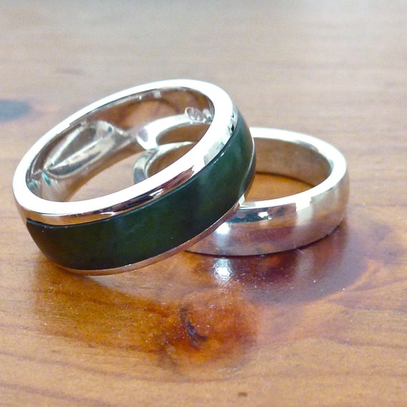 New Zealand Greenstone inlaid ring in white gold / mens New Zealand Greenstone inlaid ring in white gold / mens