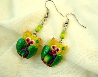 Yellow green polymer clay fimo owl earrings, Handmade little owl fantasy modern jewelry, Cute forest creature kawaii, Bird wing accessories