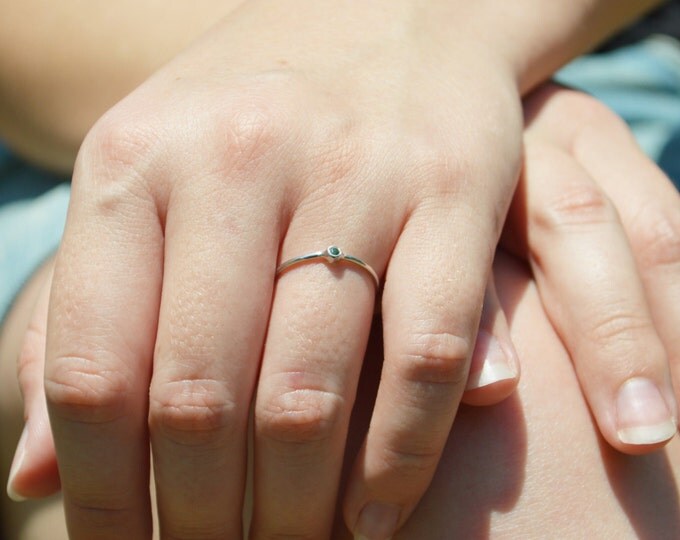 Tiny White Gold Emerald Ring, May Ring, Tiny Emerald, Stacking Ring, Emerald Ring, Dainty Ring, Mother's Ring, May Birthstone, Alari