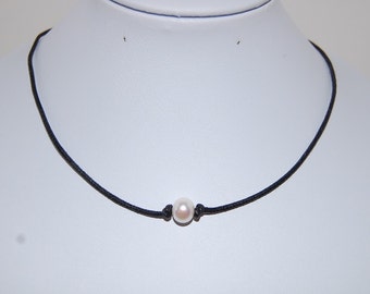 Genuine Pearl Necklace,Freshwater Pearl Chocker Necklace,Pearl Choker Necklace,Girl,Woman,Chic,Leather Cord Necklace,Single Pearl Necklace