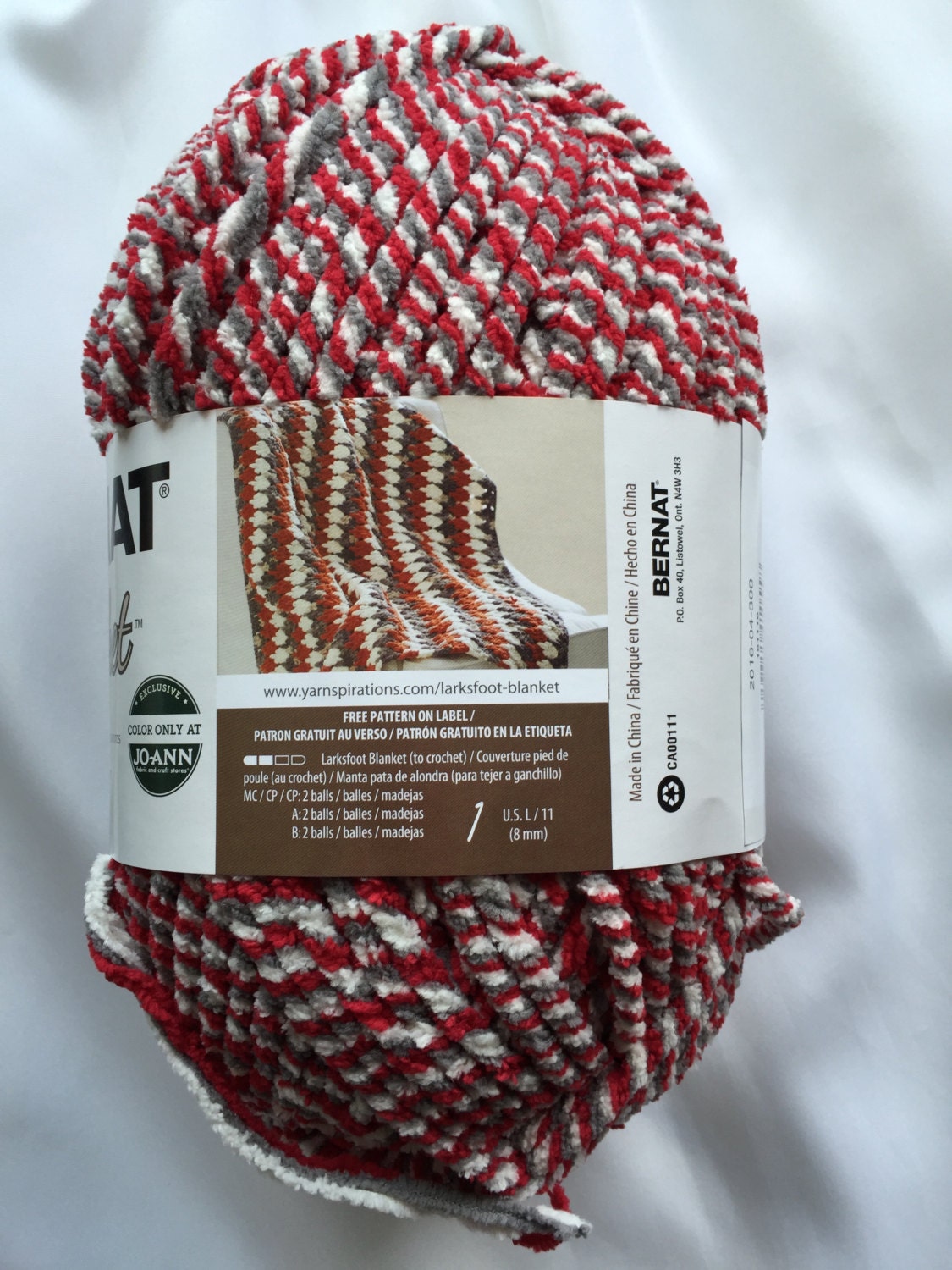 TARTAN TWIST 10797 Bernat Blanket Yarn220yds 10.5 oz Skein Bernat