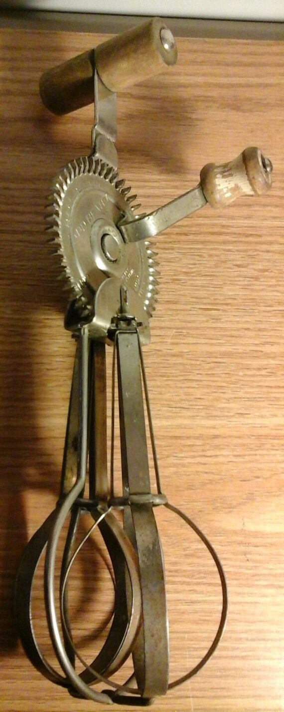 Antique 1921 Wooden Handle United Royalties Hand Mixer