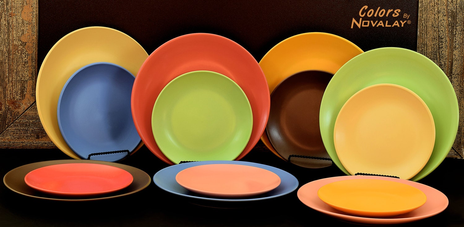 8 Ceramic dinner plates Lovely matte solid colors set of 8