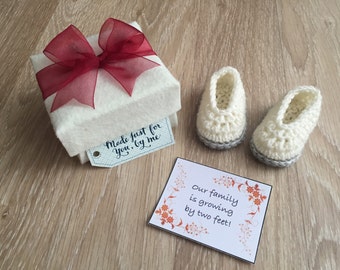 White Baby Booties in a Gift Box Size Newborn, Pregnancy Announcement Gift, Pregnancy Reveal to Grandparents, Baby Shower Gift