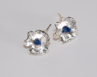 Little flower stud earrings tiny lapis lazuli Blue gemstone earrings Silver plated stud earrings Blue flower earrings Gift under 10