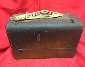 Zenith Suitcase Style Wavemagnet Portable Tube Radio Model 5G500 Tweed