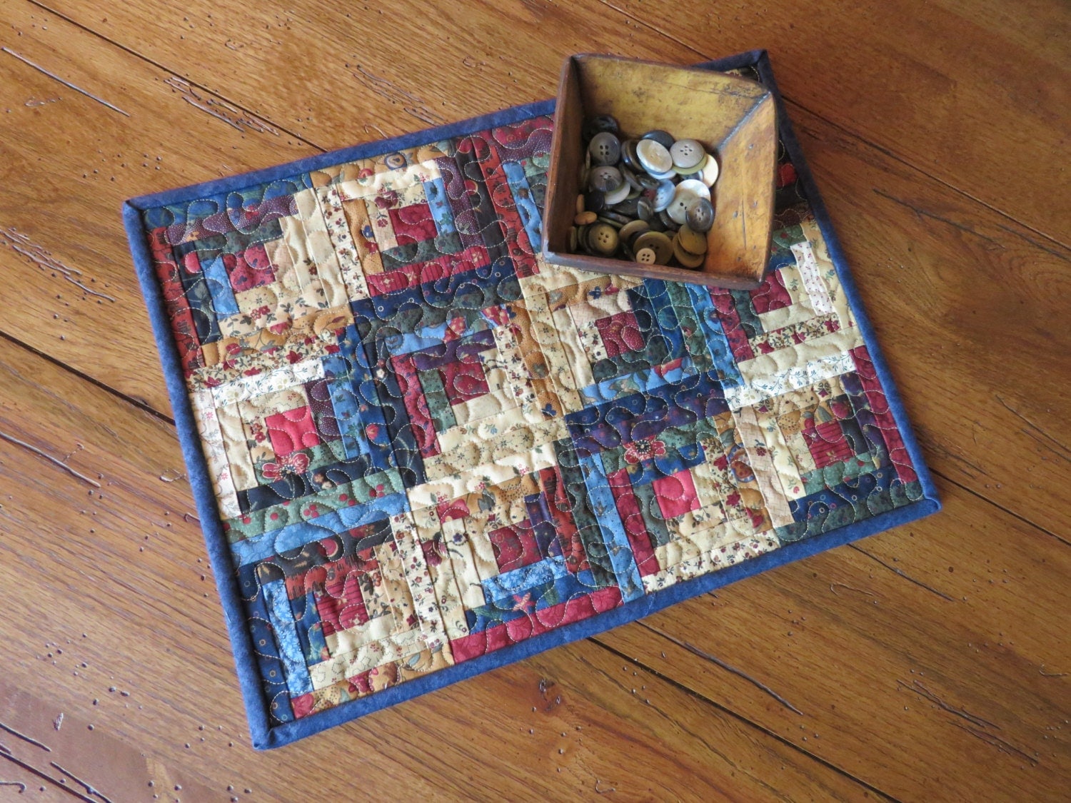 miniature-multi-color-log-cabin-quilt