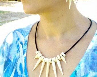 ivory colored murano glass necklace