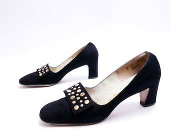 Size 9N// Vintage Black Suede Pumps / Golden Studs // Black Suede Shoes // 97