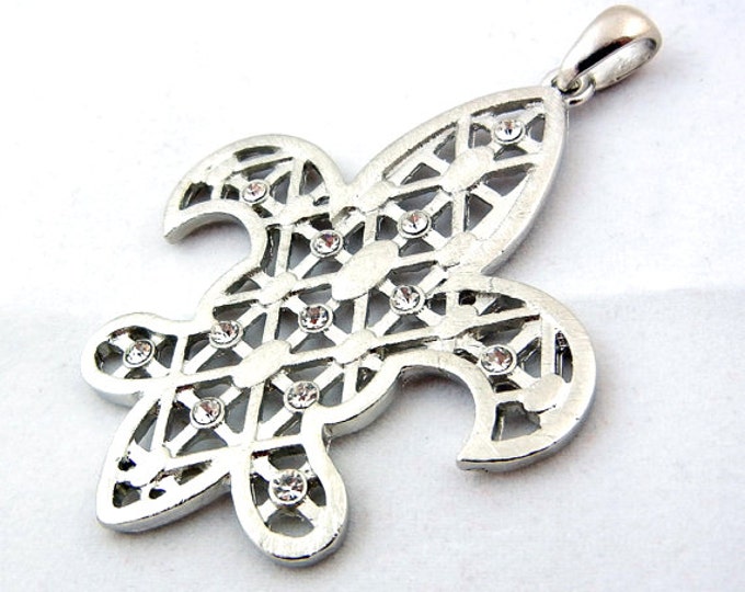 Bright Silver-tone Lattice Fleur de Lis Pendant with Rhinestone Accents