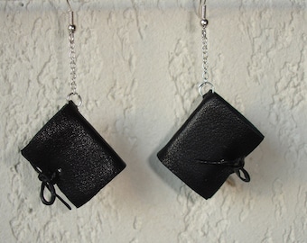 Boucles d'oreilles livres miniatures en cuir noir souple