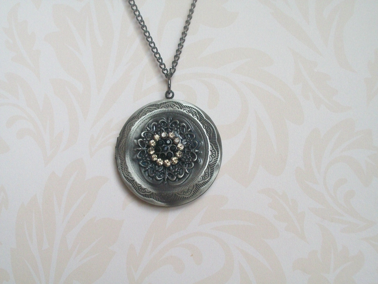 SALEPerfume Locket Aromatherapy Locket Necklace Lavender