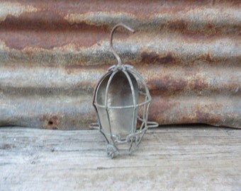 Medium Vintage Caged Light Shade Metal Industrial Lamp Parts Light Fixtures Shop Light Trouble Light Industrial Pendant Lighting Shade Old
